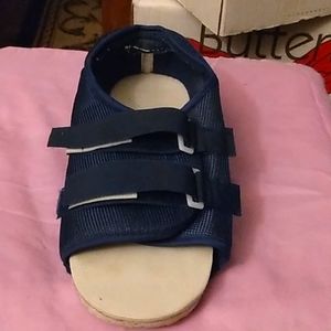 Medical walking boot